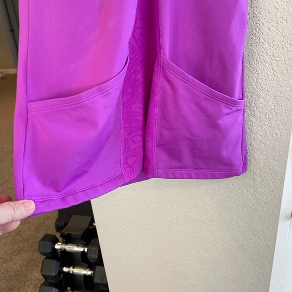 Athleta fuchsia built in bra pockets in back sleeveless Tank Top. Size Small - Picture 5 of 7